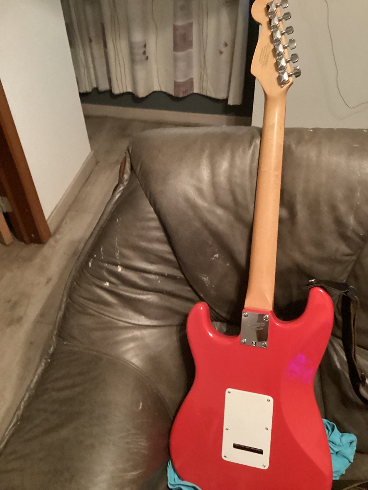 Fender sguier bullet met fender zak en riem, Muziek en Instrumenten, Snaarinstrumenten | Gitaren | Elektrisch, Ophalen of Verzenden