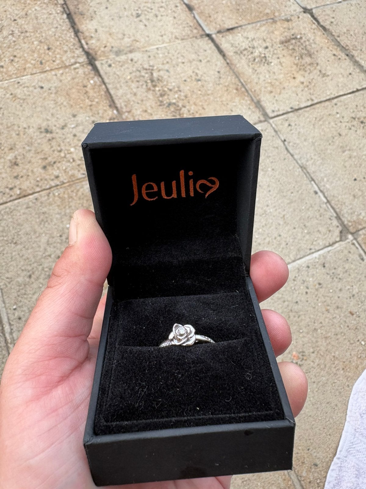 Bague de fiançailles ou bague ordinaire, Bijoux, Sacs & Beauté, Enlèvement, Comme neuf
