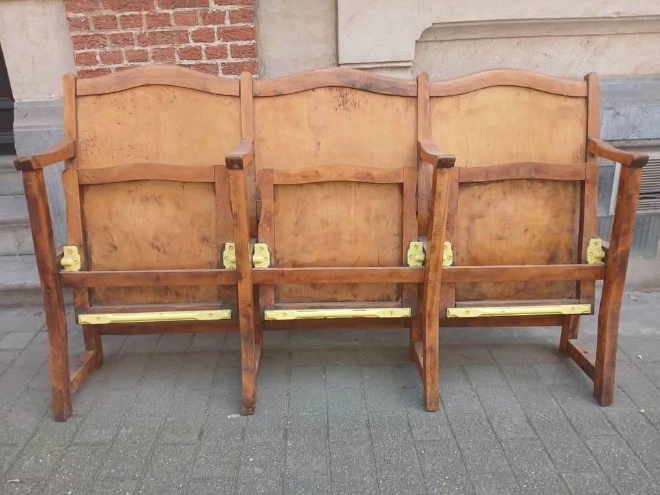 banquette de 3 sièges de cinéma ou théâtre, Enlèvement