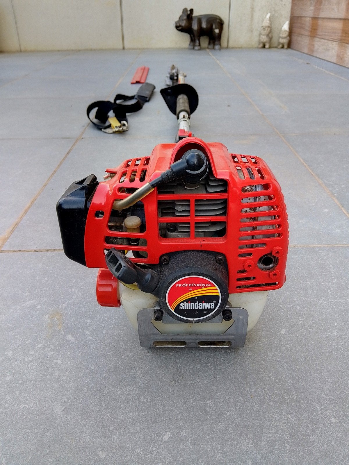 Sindaiwa AH230 heggenschaar op steel, Ophalen