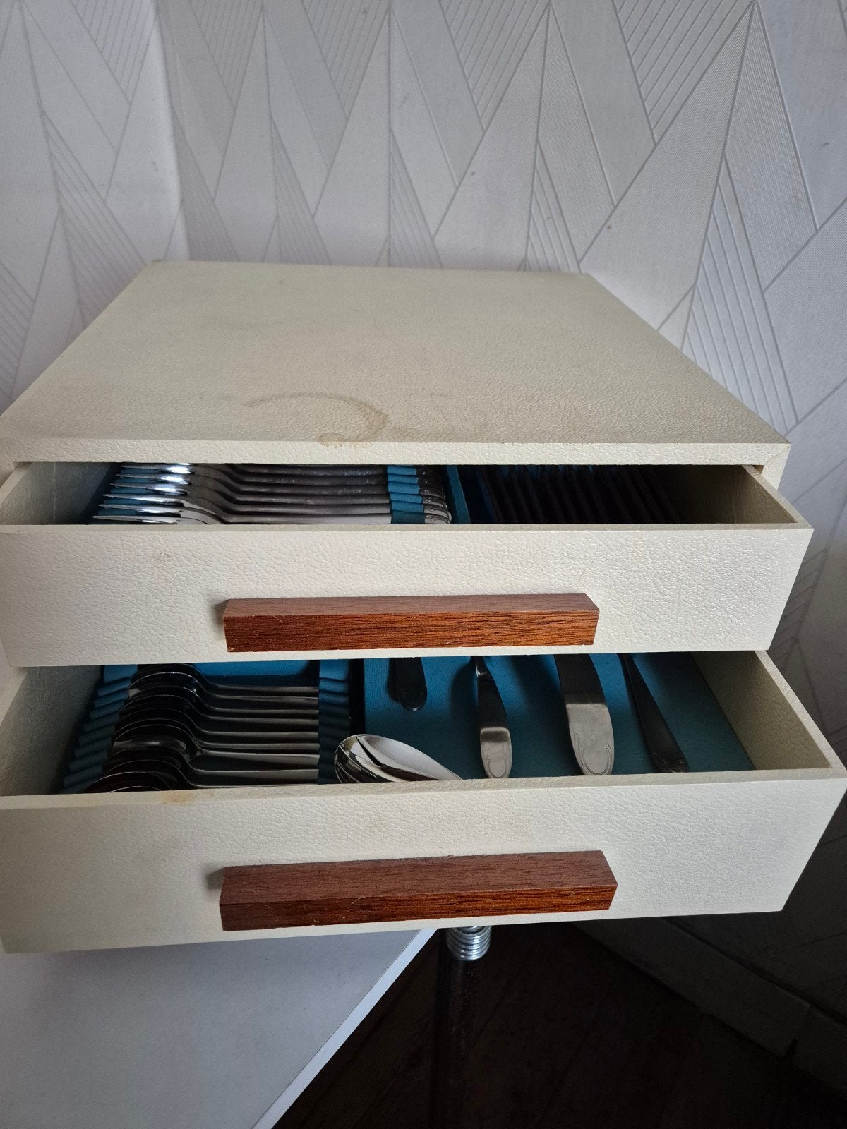 Ménagère de couverts 66 pièces., Comme neuf, Métal ou Aluminium, Moins de 55 cm