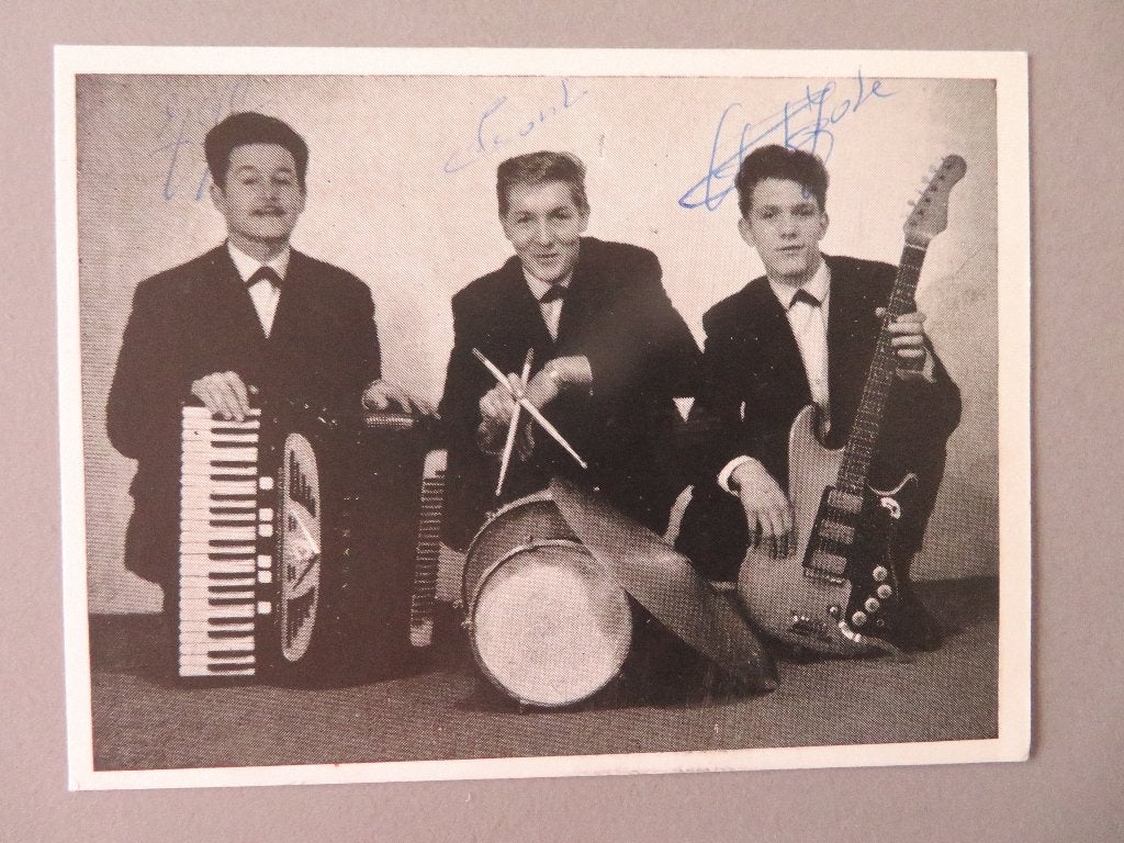 gesigneerde fankaart Joke and his Squires Wijchmaal, Verzamelen, Ophalen of Verzenden, Zo goed als nieuw, Foto of Kaart, Gesigneerd