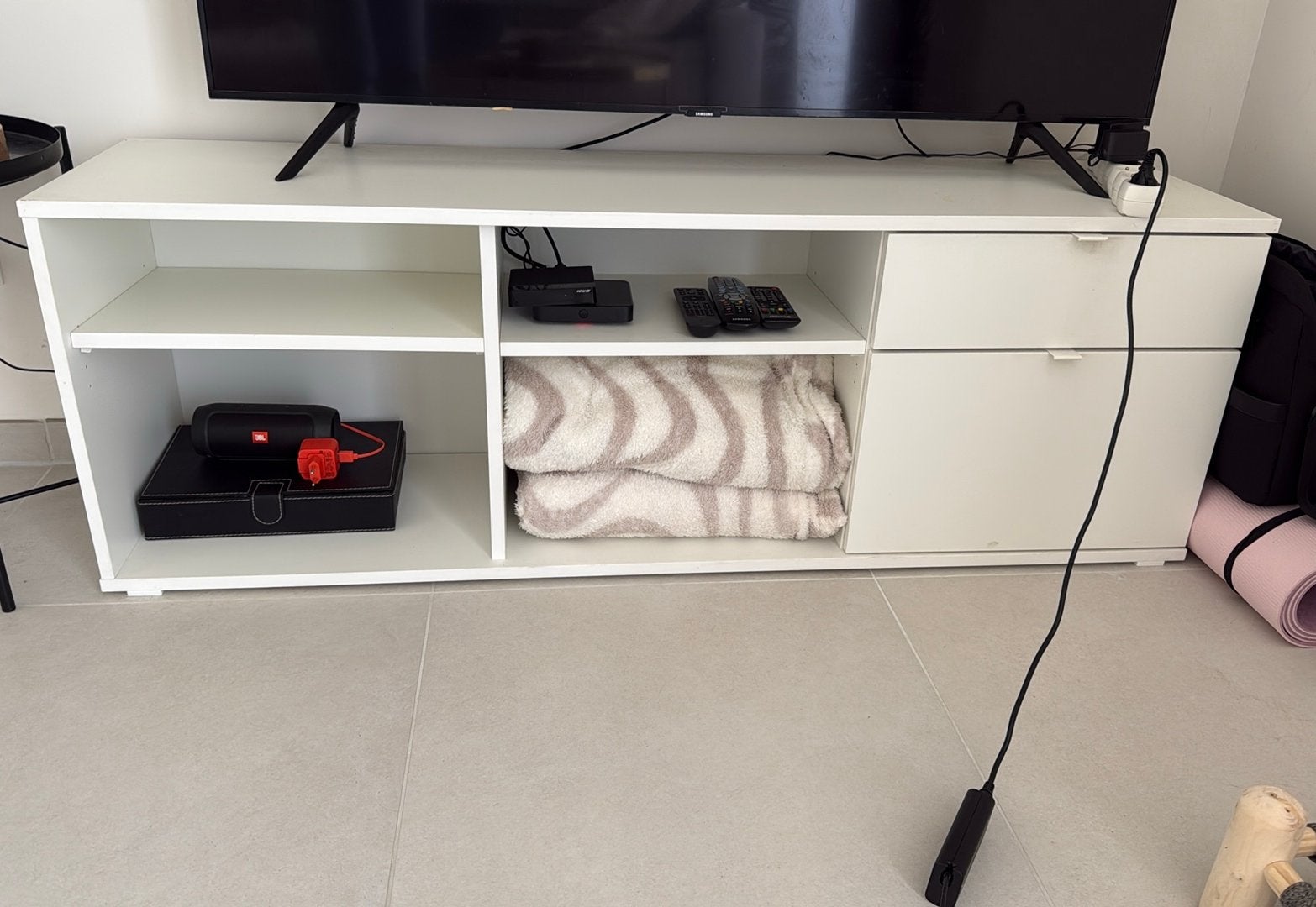 Witte tv meubel - Ikea, Ophalen, Zo goed als nieuw