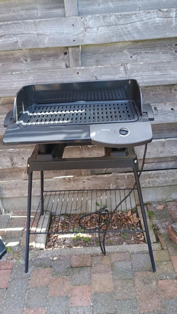 Elektrische barbecue met afdekhoes als nieuw, Ophalen