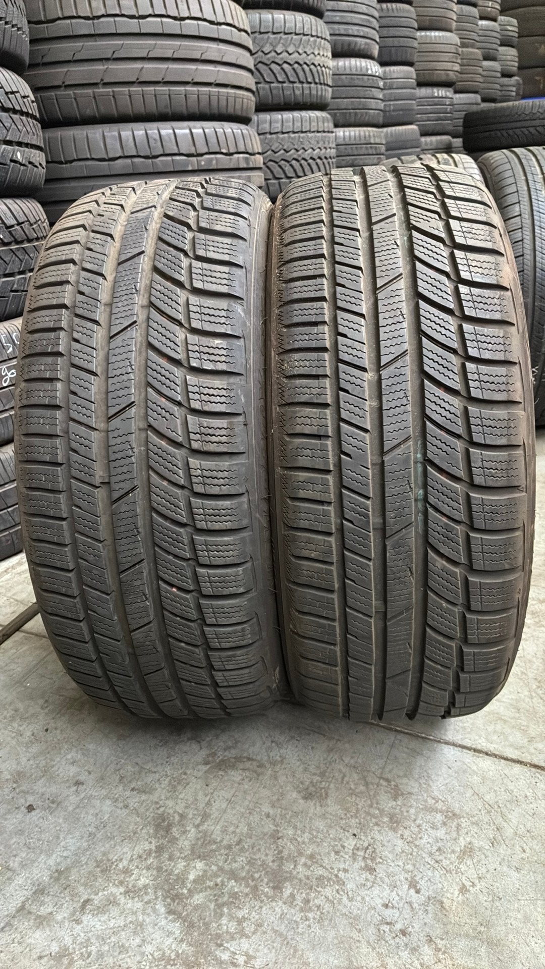 Pneus d'hiver 1954516 195/45/16 195/45R16 de la marque Toyo, Enlèvement