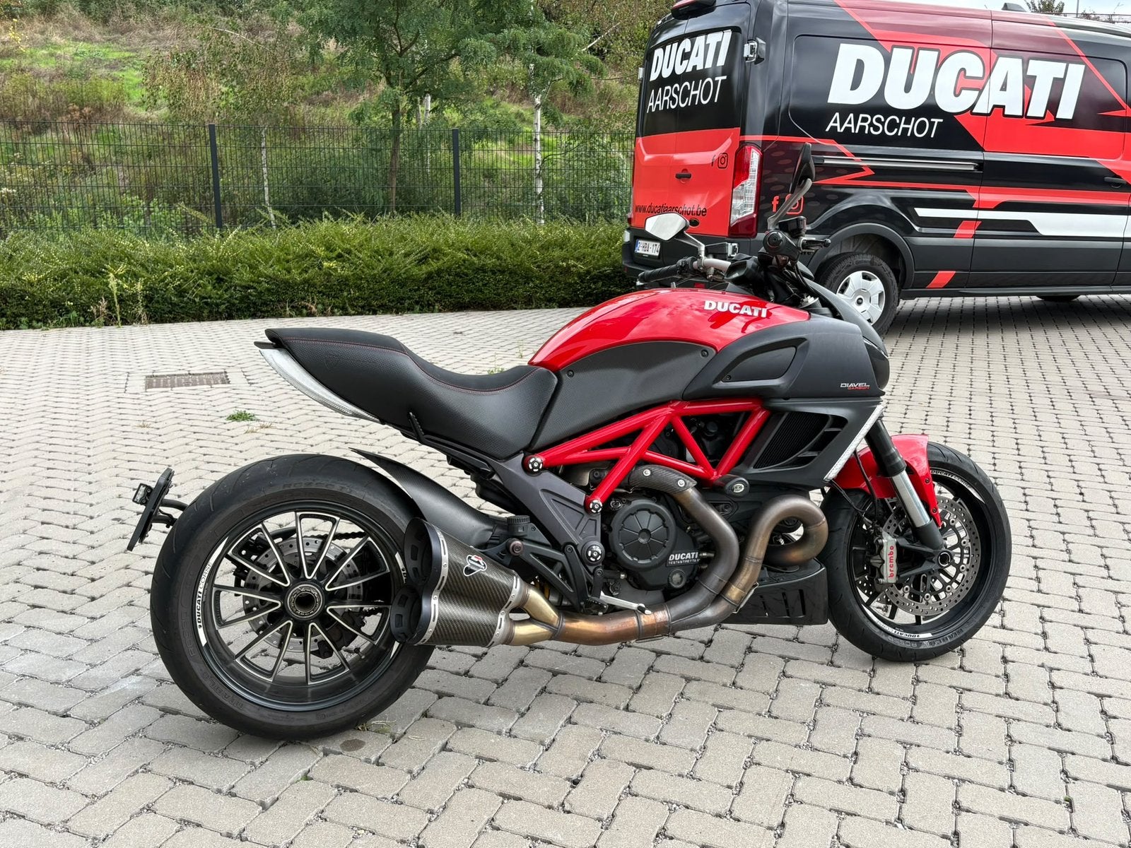 Ducati DIAVEL CARBON, Motoren, 2 cilinders, Particulier, Meer dan 35 kW, Overig
