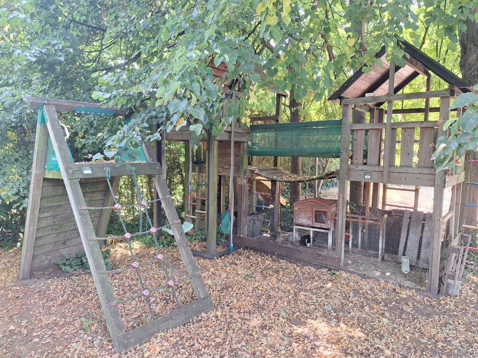 Grote speeltuin met schommel en glijbaan, loopbrug, 2 torens, Kinderen en Baby's, Ophalen, Schommel