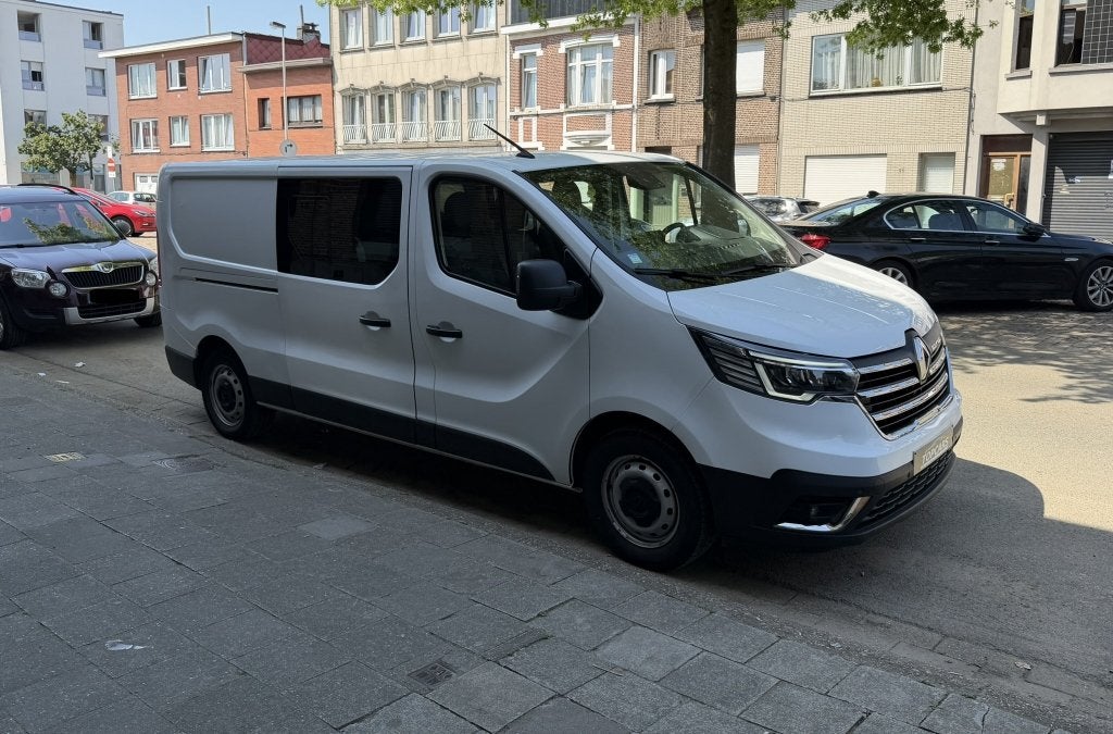 Renault Trafic 2.0dCi ***Dubbele Cabine lange chassis(L2)***, Voorwielaandrijving, Lichtsensor, 4 cilinders, 2500 kg