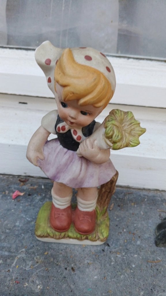 Vintage beeldje meisje met bloem, Enlèvement, Utilisé
