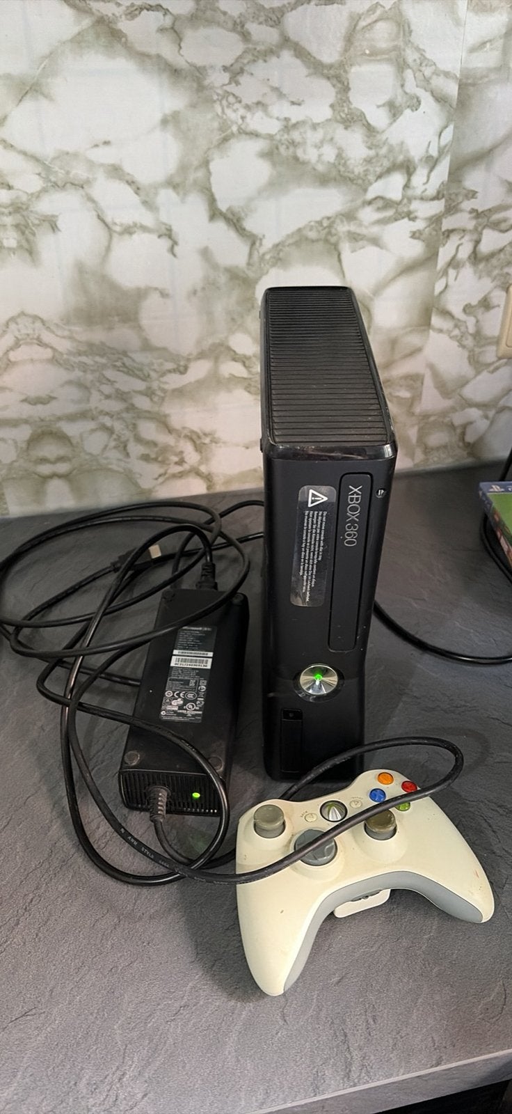 Xbox 360 met controller en voeding, Games en Spelcomputers, Spelcomputers | Xbox 360, Ophalen, Zo goed als nieuw, Met 1 controller