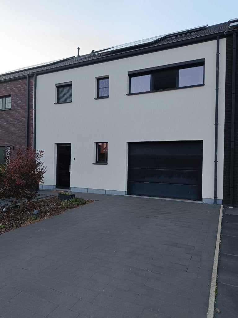 Ruime recente BEN - woning, 200 tot 500 m², 5 kamers, 212 m², Tussenwoning