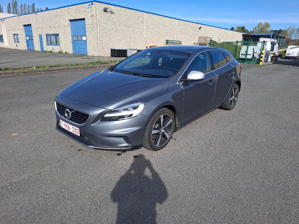 Conception de la Volvo V40 T2 2.0 R, Autos, Volvo, Achat, Carnet d'entretien, Particulier, V40