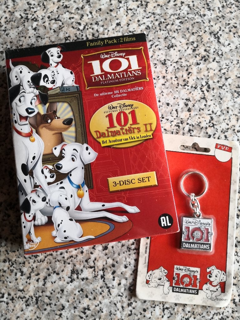 Disney dvd box 101 dalmatiers 1 en 2 + sleutelhanger, Enlèvement ou Envoi, Néerlandais, Néerlandais