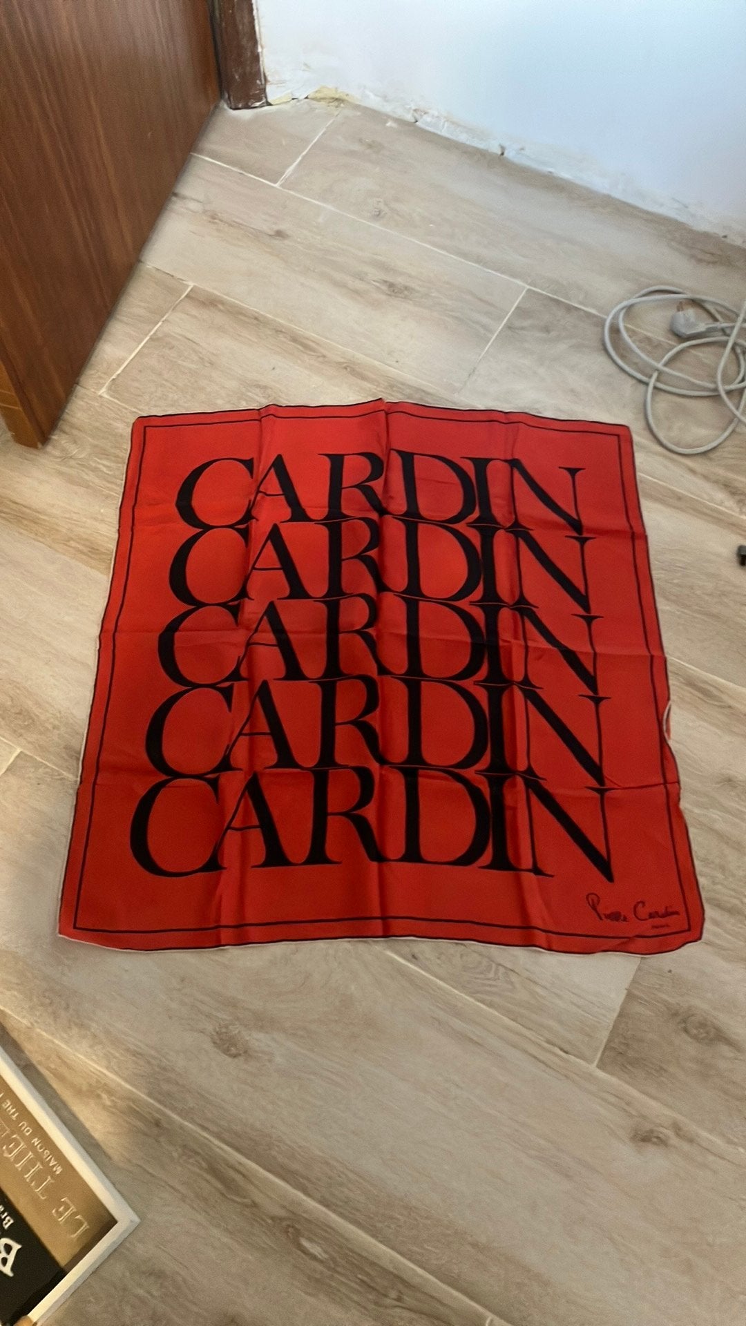 Foulards pierre cardin, Enlèvement, Comme neuf
