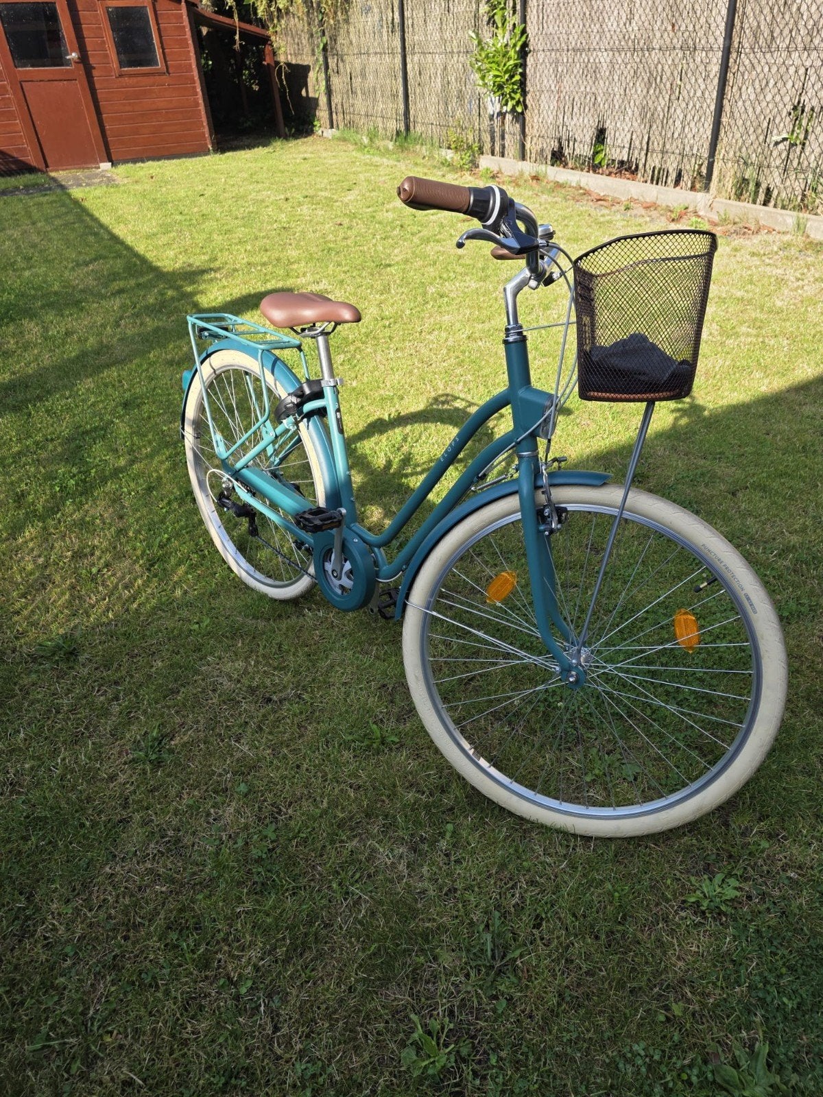 Women bicycle, Enlèvement