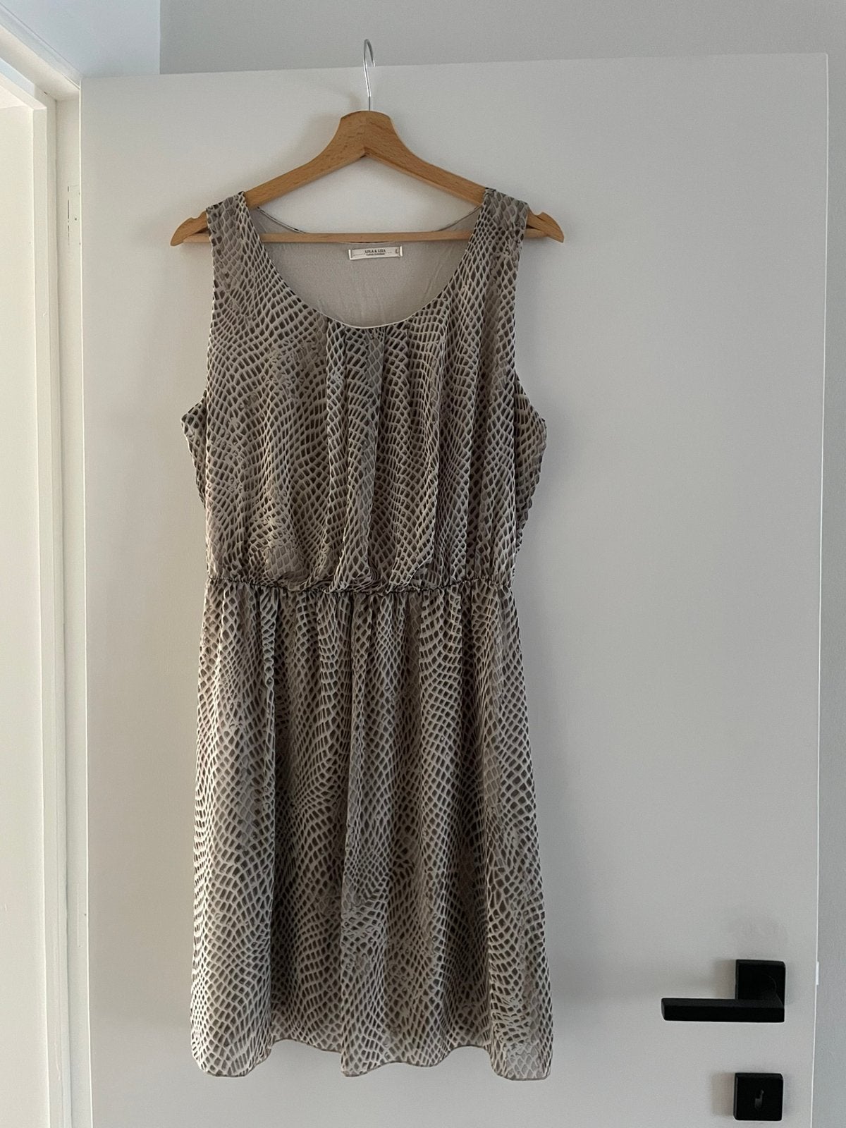 Licht beige jurkje - L&L, Vêtements | Femmes, Robes, Taille 42/44 (L), Comme neuf, Enlèvement, Au-dessus du genou