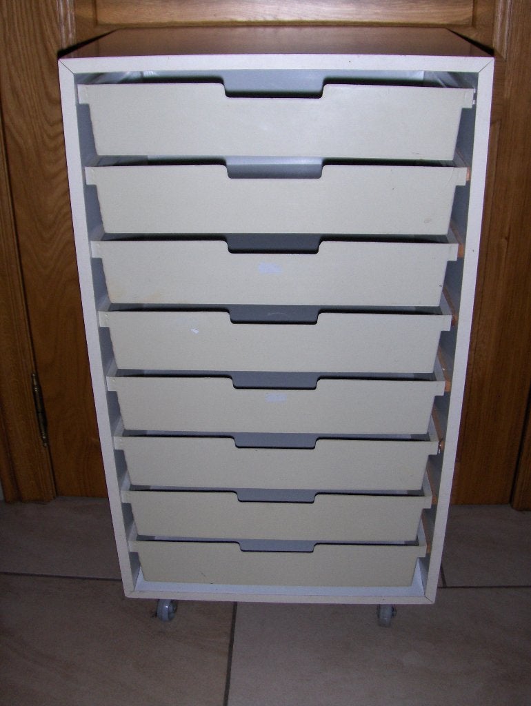 Meuble mèlaminé blanc sur roulette. 8 tiroirs.H 80cm, Maison & Meubles, Armoires | Autre, Enlèvement, Utilisé