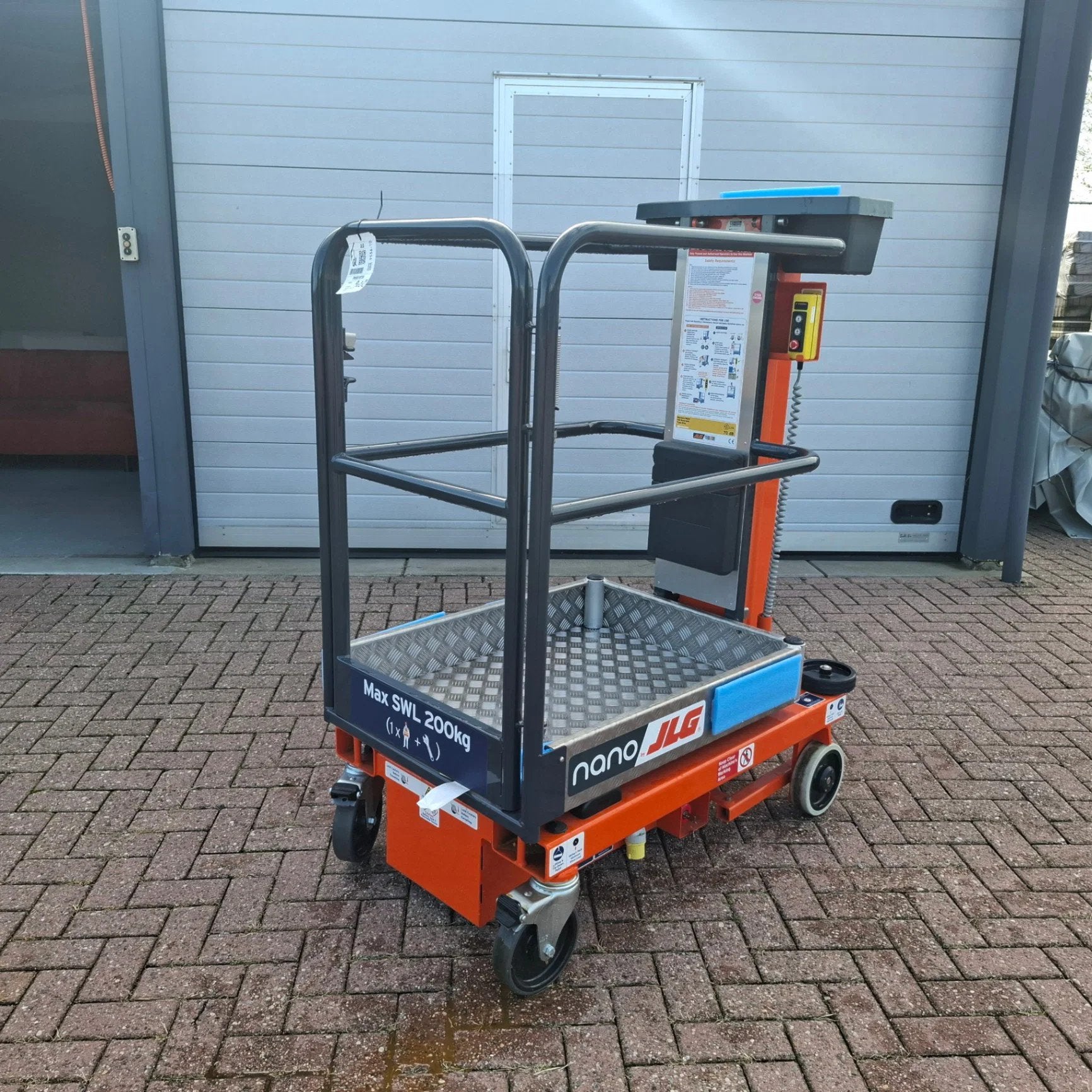JLG Power towers Nano Nano (année de construction 2023), Articles professionnels