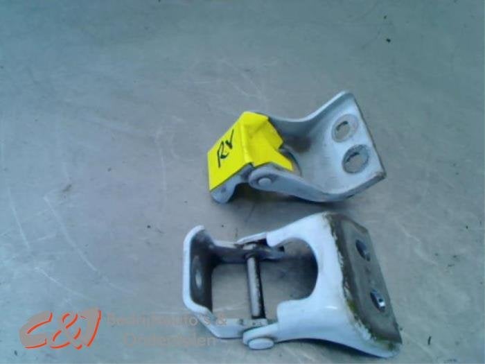 Charnière porte avant droite d'un Renault Kangoo, Autos : Pièces & Accessoires, Renault, -, 3 mois de garantie, Utilisé