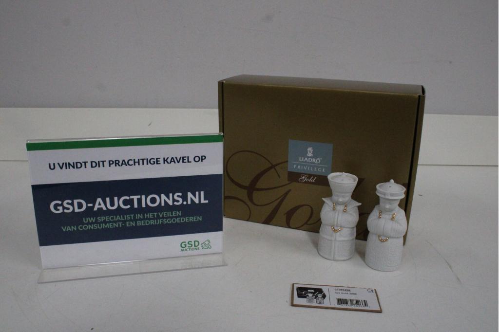 Llardo Privilege Gold Oriental Peper- & Zoutstel, Antiek en Kunst