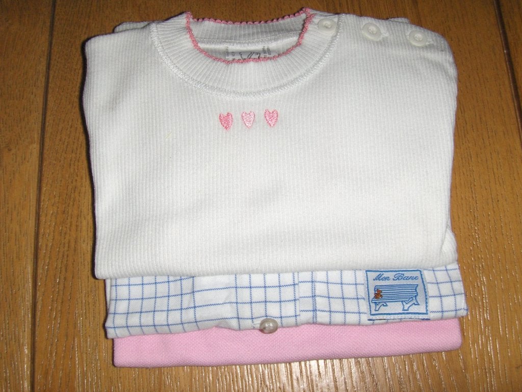 1 pull manches longues. 2 pulls manches courtes. T. 18 mois., Enfants & Bébés, Vêtements enfant | Autre, Enlèvement ou Envoi, Comme neuf