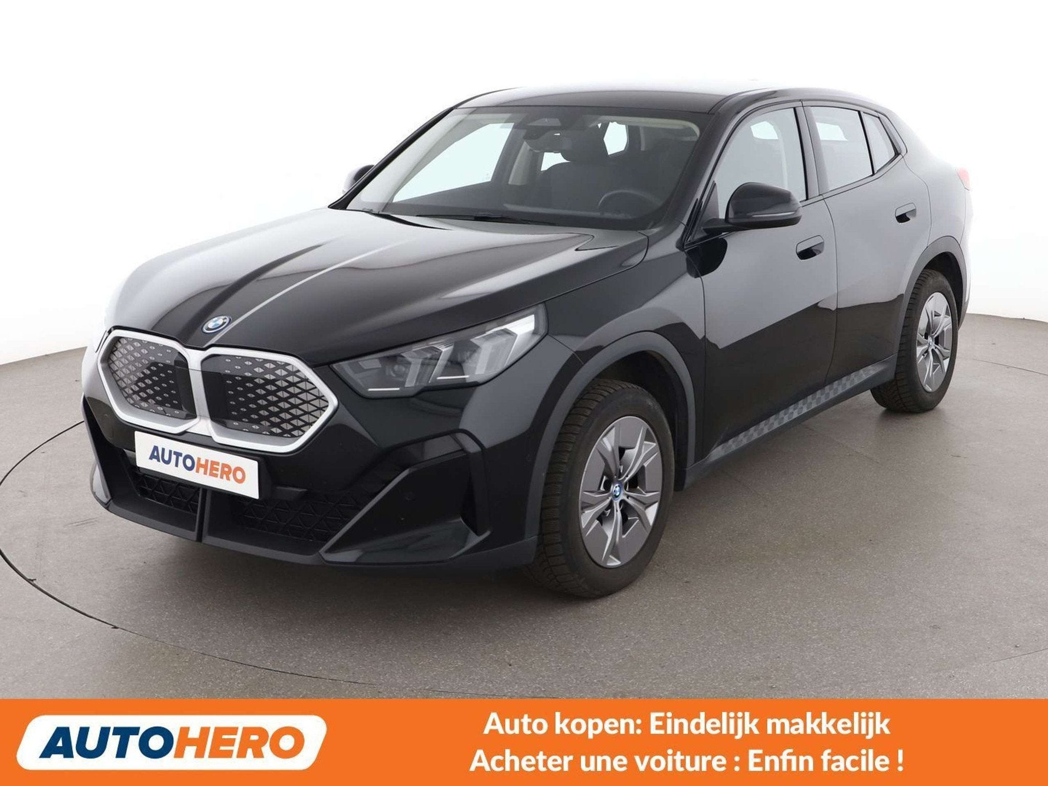 BMW iX2 eDrive20 (bj 2025, automaat), Stof, https://public.car-pass.be/vhr/b71baadd-f80c-44d4-af66-870988dd5cf5, Zwart, Elektrisch