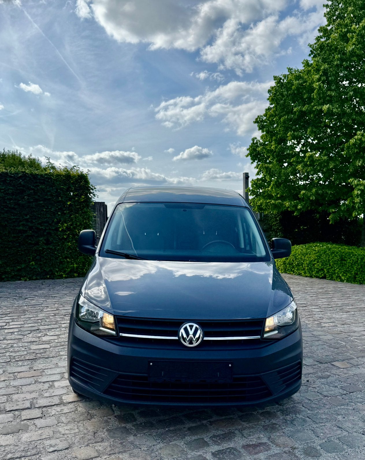 VW Caddy 2.0 diesel + ingebouwde almunium kasten, Euro 6, 2 places, Entretenue par le concessionnaire, Noir