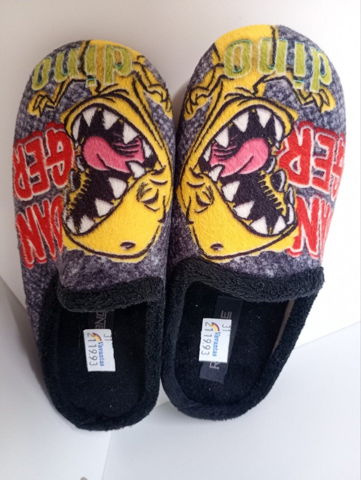 Sloffen maat 31. Nieuw!, Kinderen en Baby's, Kinderkleding | Schoenen en Sokken, Ophalen of Verzenden