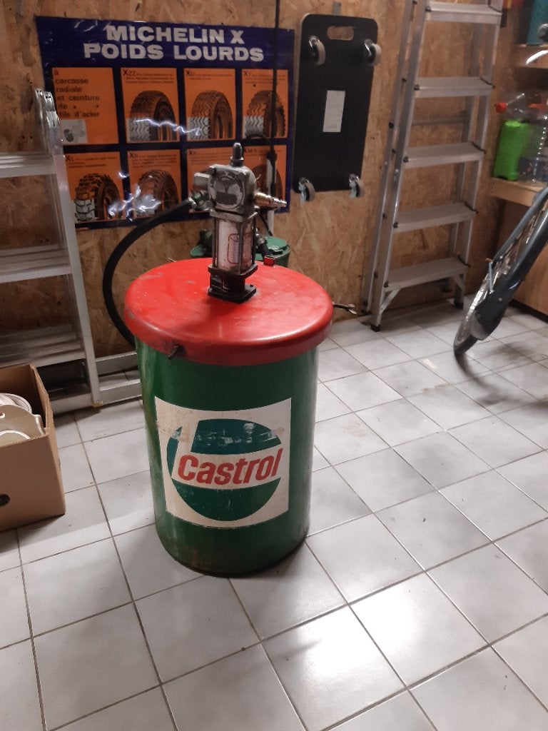 Vintage vetpomp castrol, Ophalen
