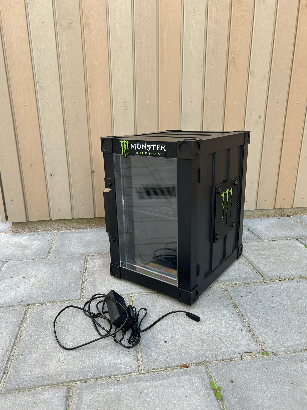 Monster Energy mini koelkast / frigo, Elektronische apparatuur, Zonder vriesvak, Ophalen of Verzenden, Minder dan 45 cm, Minder dan 85 cm