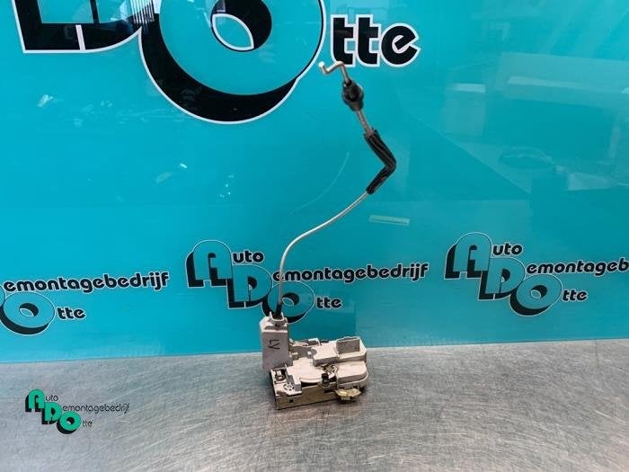 Serrure portière mécanique 4portes avant gauche d'un Peuge, Autos : Pièces & Accessoires, -, 3 mois de garantie, Utilisé, -