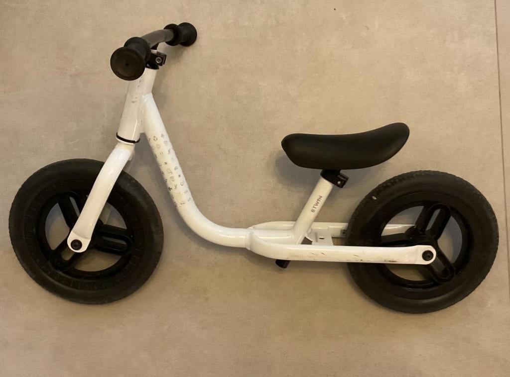 Loopfiets decathlon, Kinderen en Baby's, Speelgoed | Buiten | Voertuigen en Loopfietsen, Ophalen, Loopfiets
