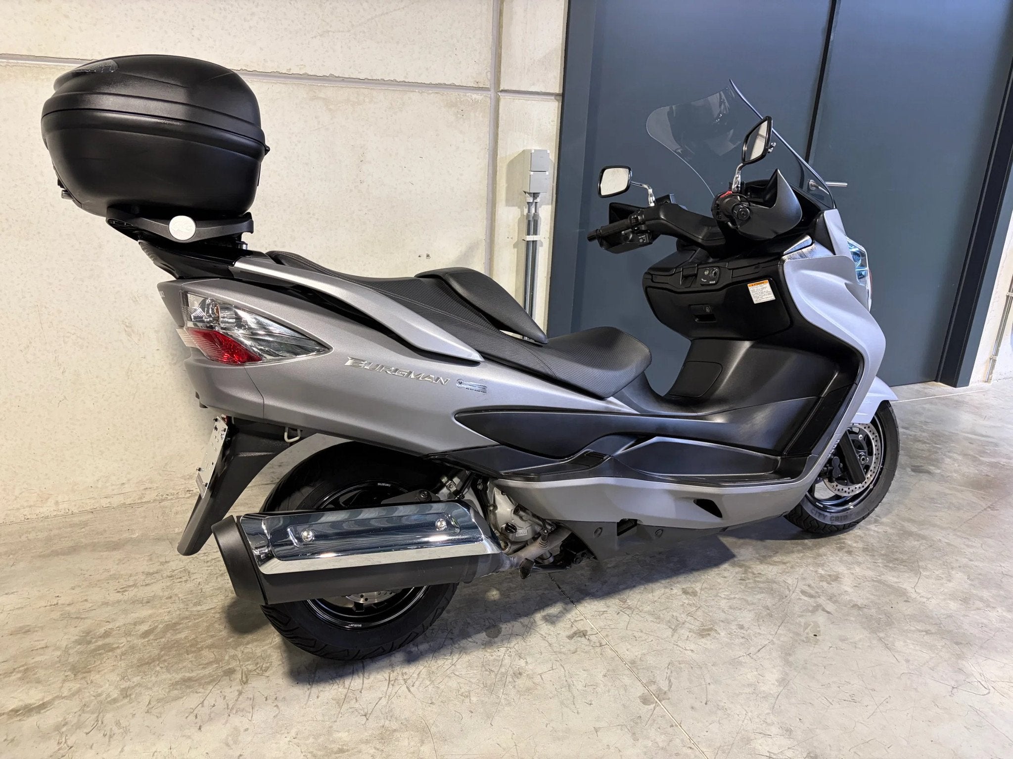 Suzuki AN 400 Burgman abs met topcase (bj 2016), 400 cc, Scooter, Bedrijf, 12 t/m 35 kW