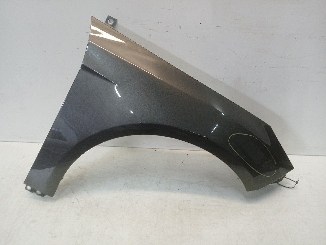 Spatbord rechts voor Ford Focus, Onderdelen@venauto.nl, Van der Ven Autorecycling B.V., Gebruikt, Ettenseweg 76, 4706 PB Roosendaal, The Netherlands