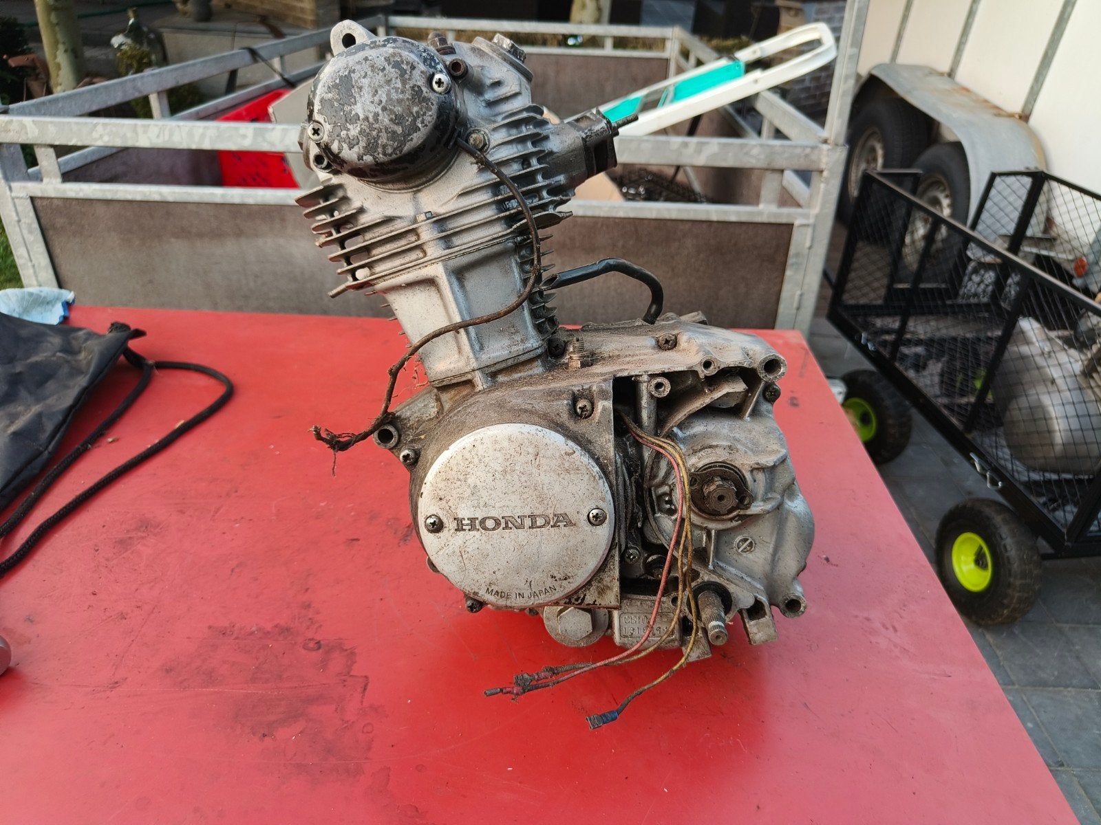Honda CB 100 blok, Enlèvement
