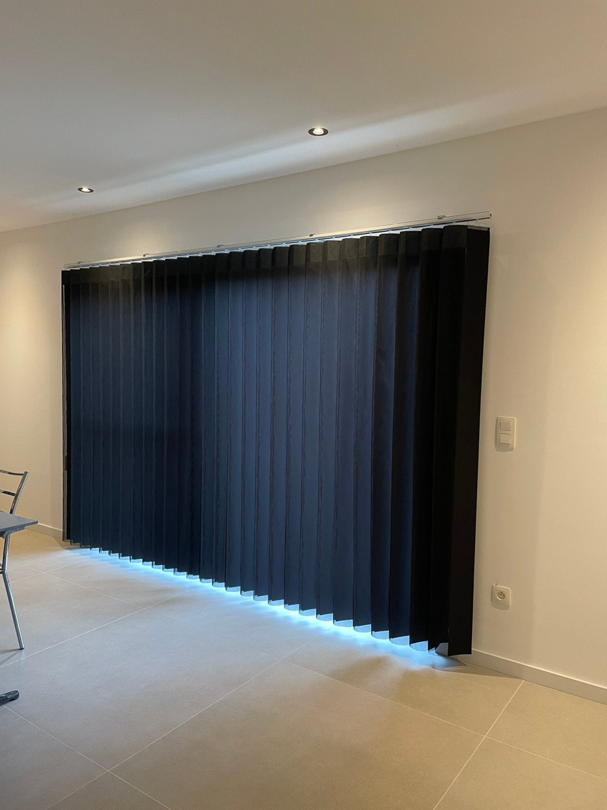 2x Luxe zwarte lamellengordijnen – Nieuwprijs €450/stuk, Huis en Inrichting, Ophalen, Zo goed als nieuw, Gordijn