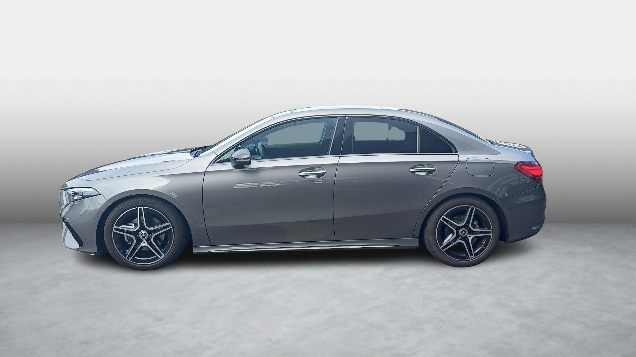 Mercedes-Benz A 180 Star Edition Limousine + PANORAMISCH DAK, Auto's, Mercedes-Benz, Stof, Gebruikt, Zwart, 4 cilinders