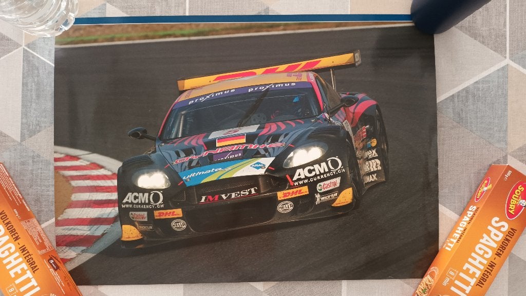 Poster Aston Martin DBR9, Phoenix Racing, 2006 24h Spa, Enlèvement ou Envoi, Rectangulaire horizontal, A1 jusqu'à A3, Comme neuf