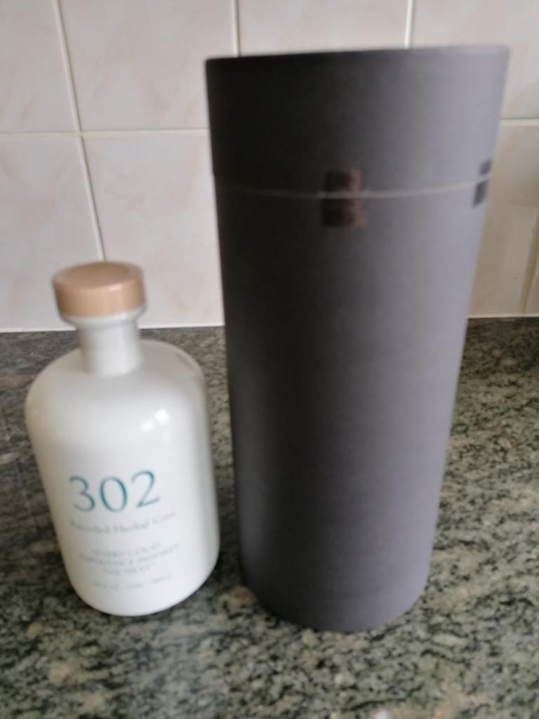 Cadeau Verpakking 302 Kruiden Gin - 45% Vol. - 500ml, Divers, Produits alimentaires, Enlèvement