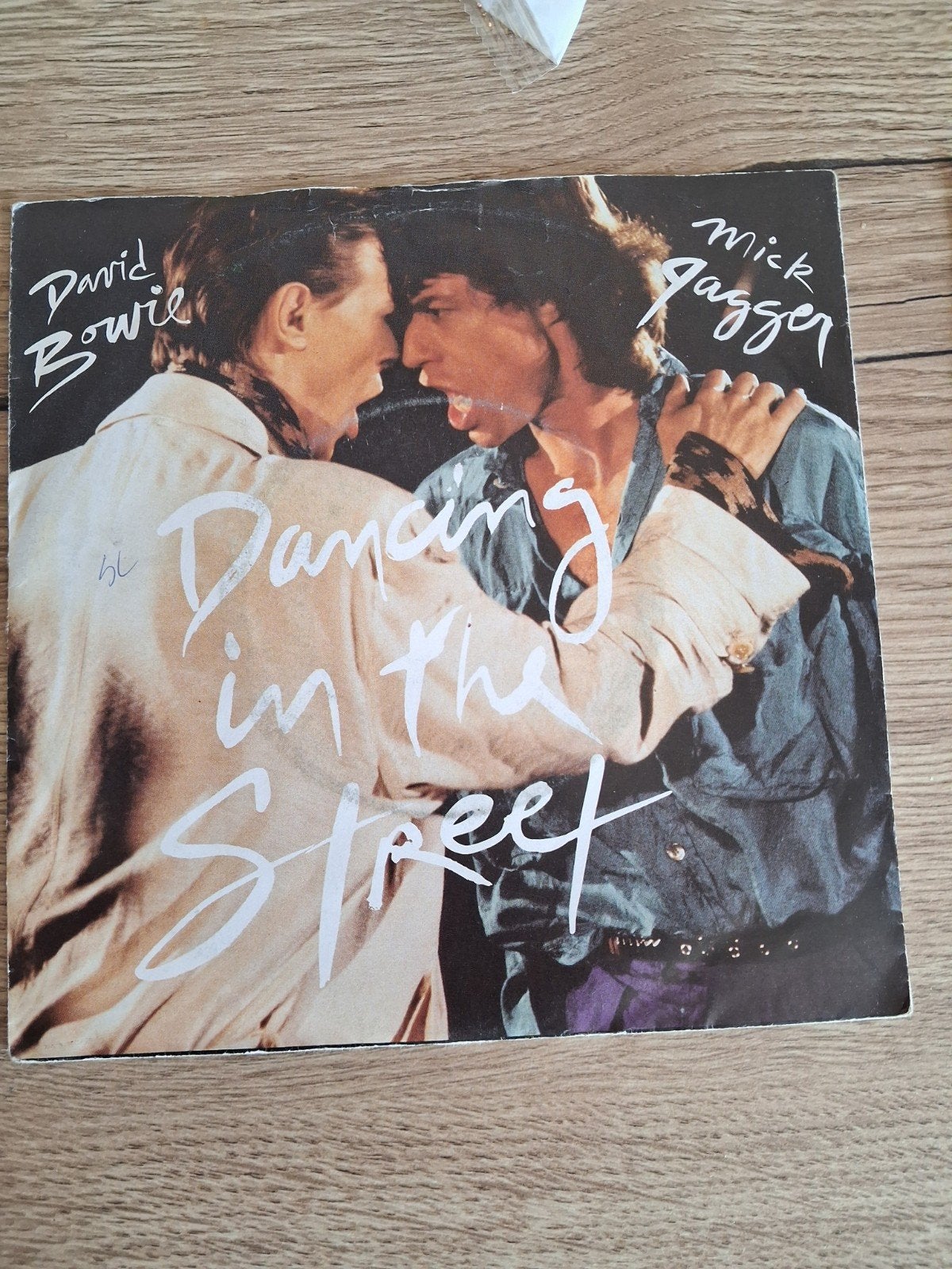 David Bowie and Mick Jagger : dancing in the streets, Verzenden