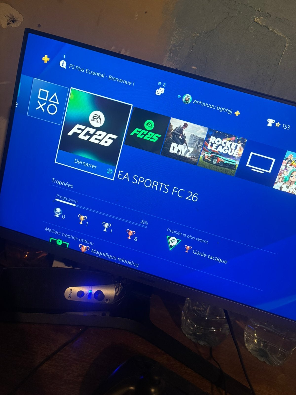 Ps4 Slime avec ecran pour jouer et fc26, Enlèvement ou Envoi, Comme neuf
