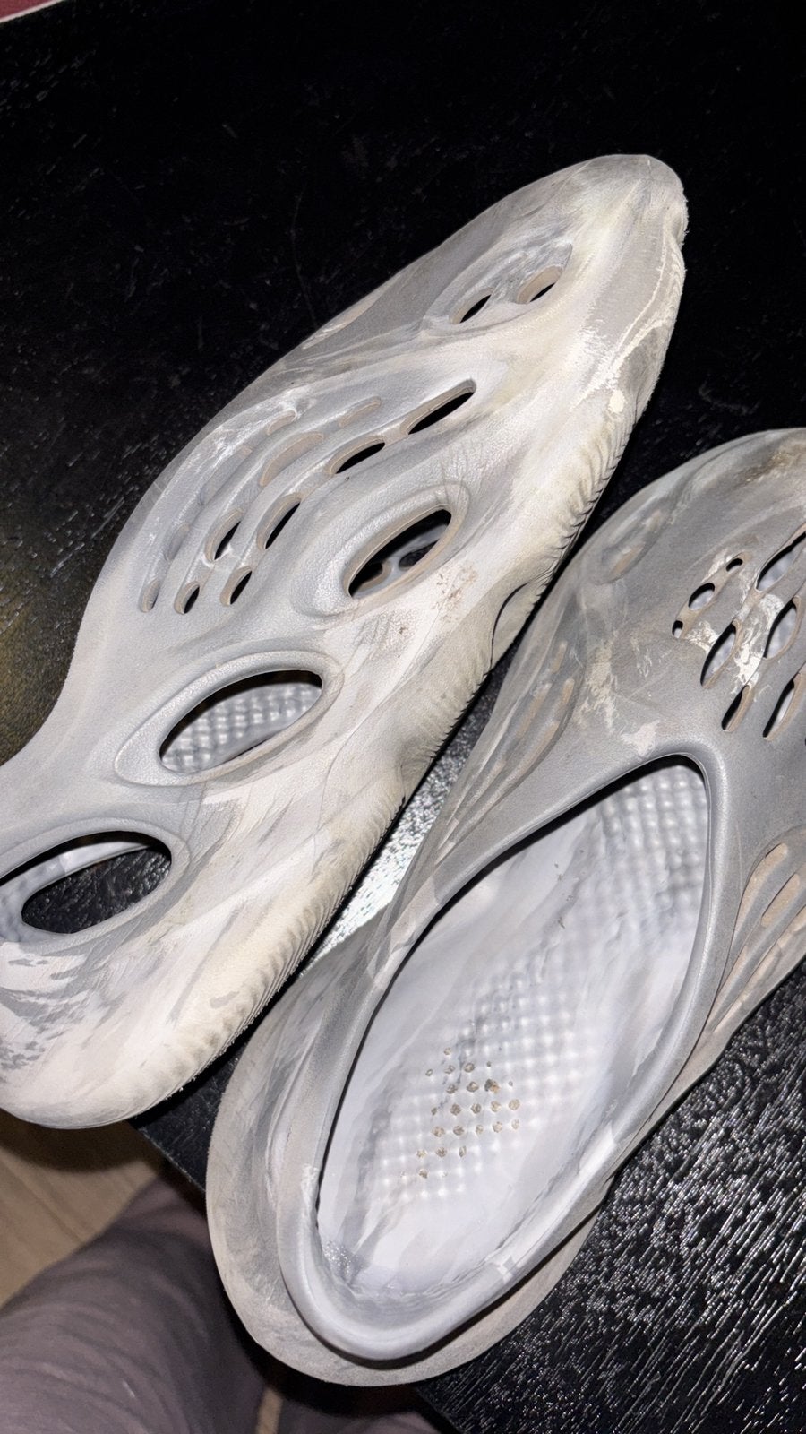 Yeezy foam runners, Vêtements | Hommes, Enlèvement ou Envoi, Comme neuf, Sandales, Noir