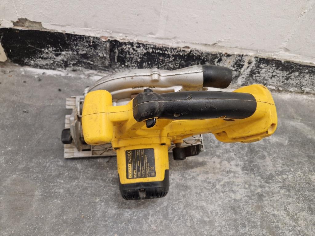 Scie circulaire Dewalt 18 volts, Enlèvement, Utilisé