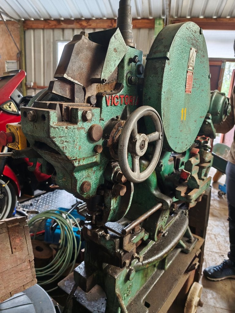 Victoria KS11 gecombineerde profielstaalschaar / ponsmachine, Enlèvement, Utilisé, Autres types, Autres marques