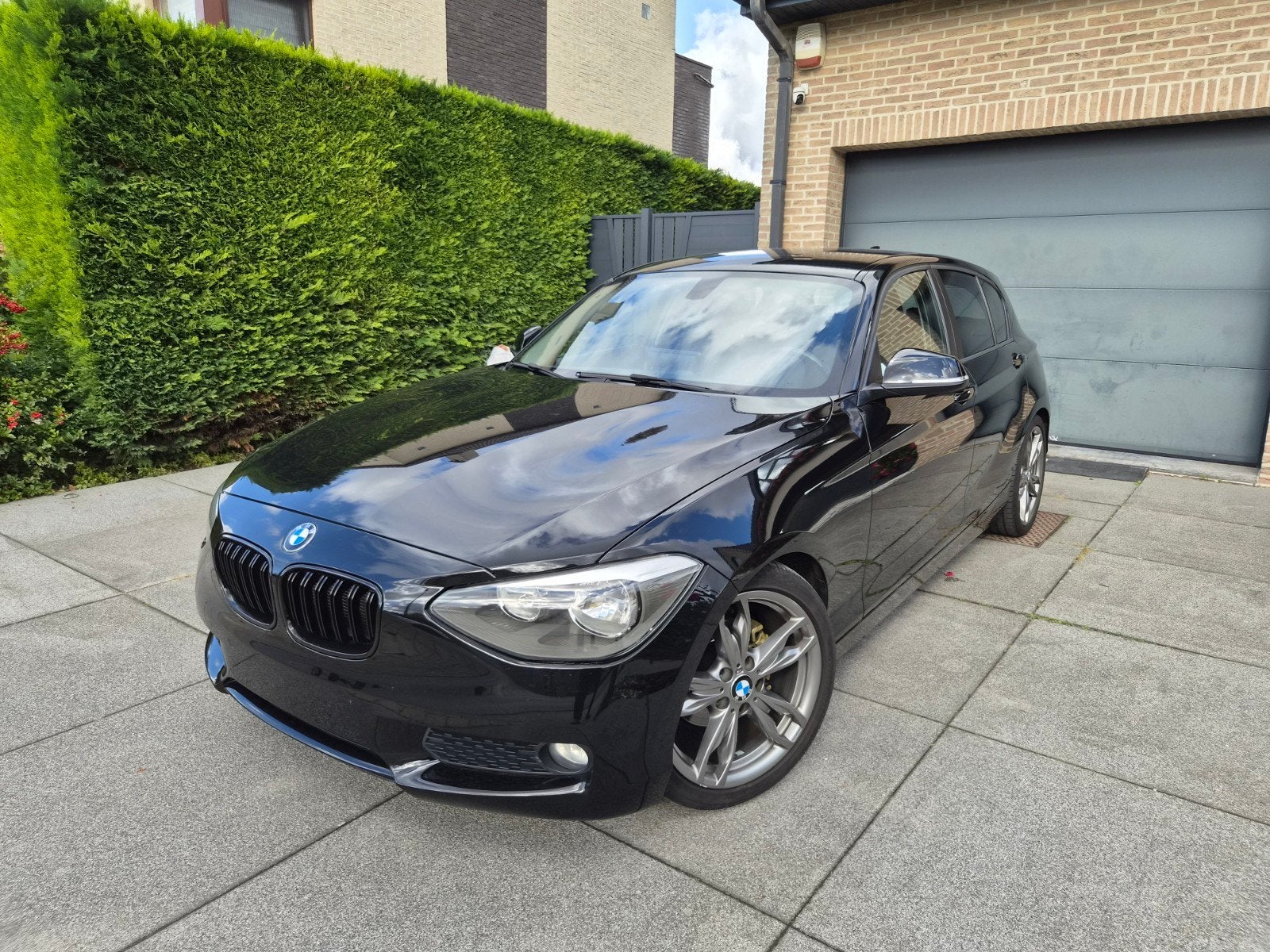 BMW 114 NAVI / CARPLAY / AIRCO / EURO6 / * TOP DEAL *, Auto's, 1 Reeks, Euro 6, Zwart, Bedrijf