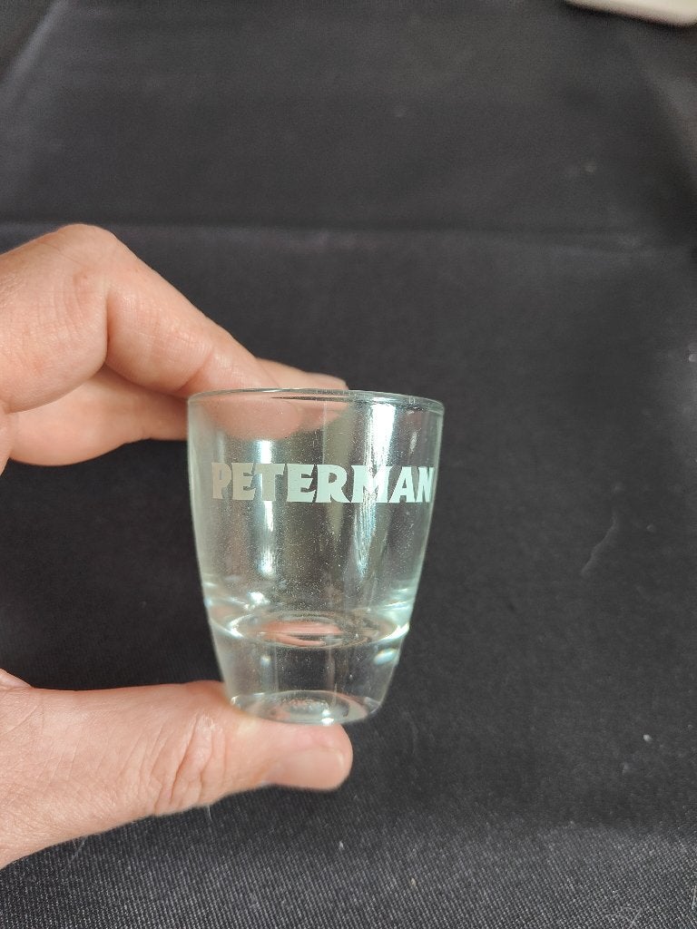 Peterman shotglas, Enlèvement ou Envoi, Comme neuf, Verres et Verres à shot
