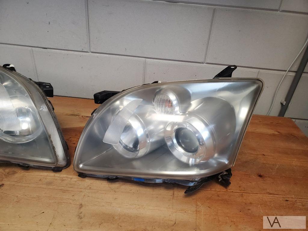 Toyota Avensis 2002 - 2008 koplamp links bestuurder €75, -, Toyota, Utilisé, -