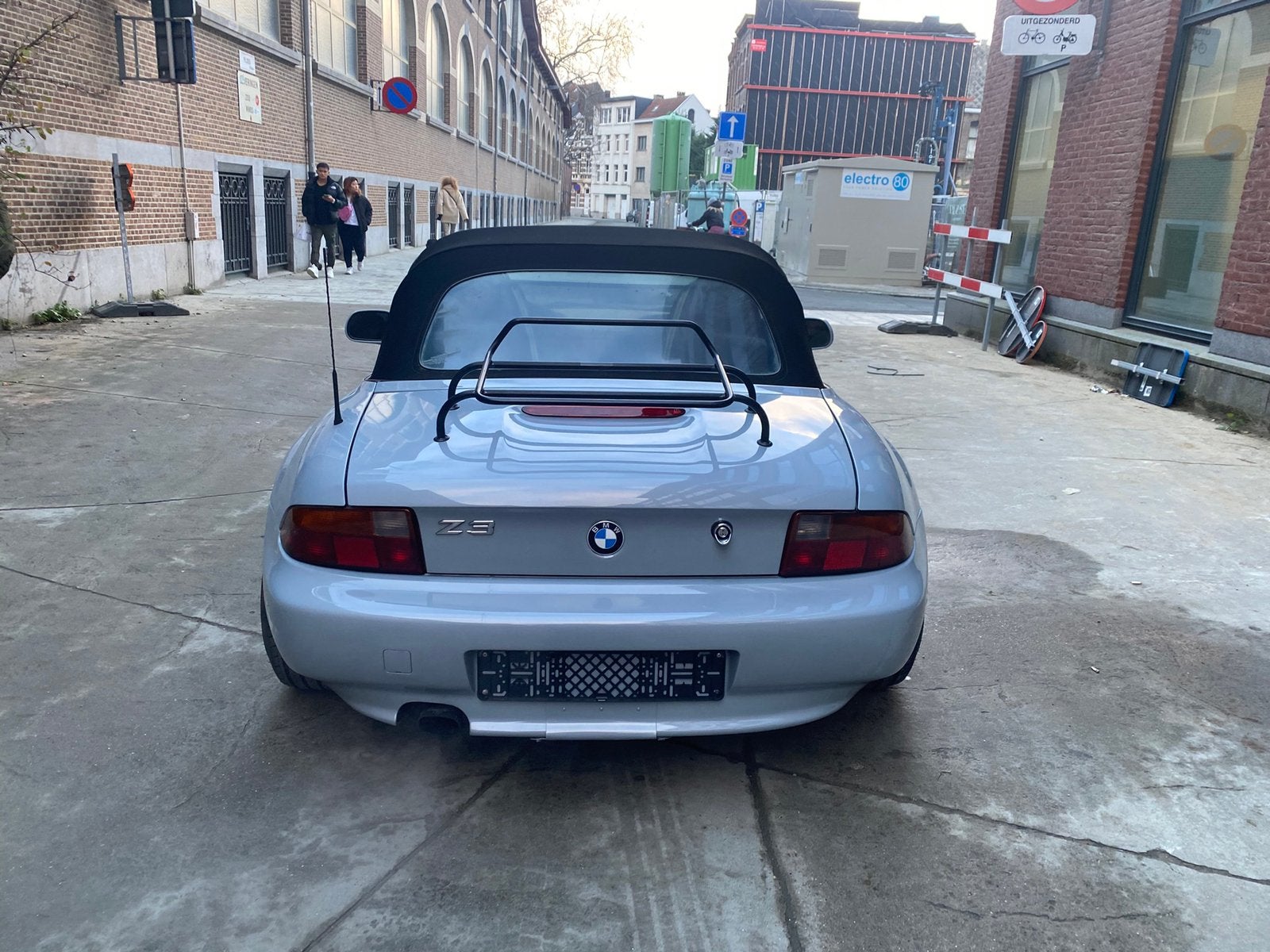 Bmw Z 3 roadster 1.8 benzine bwj 1996 old timer, Auto's, Euro 2, 186 g/km, Achterwielaandrijving, Zwart
