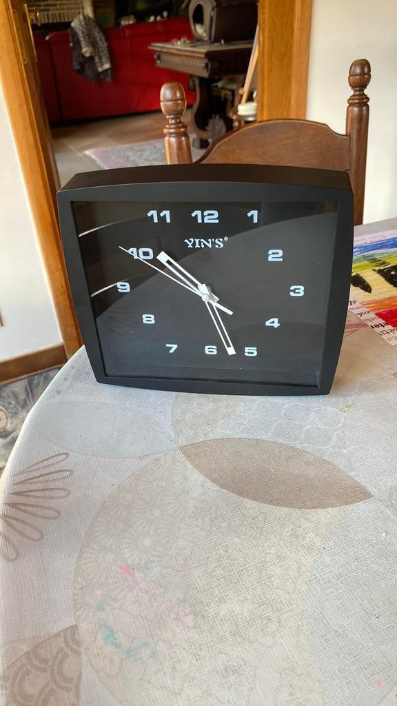 Wandklok 23 op 19 cm in perfecte staat, Ophalen of Verzenden, Zo goed als nieuw