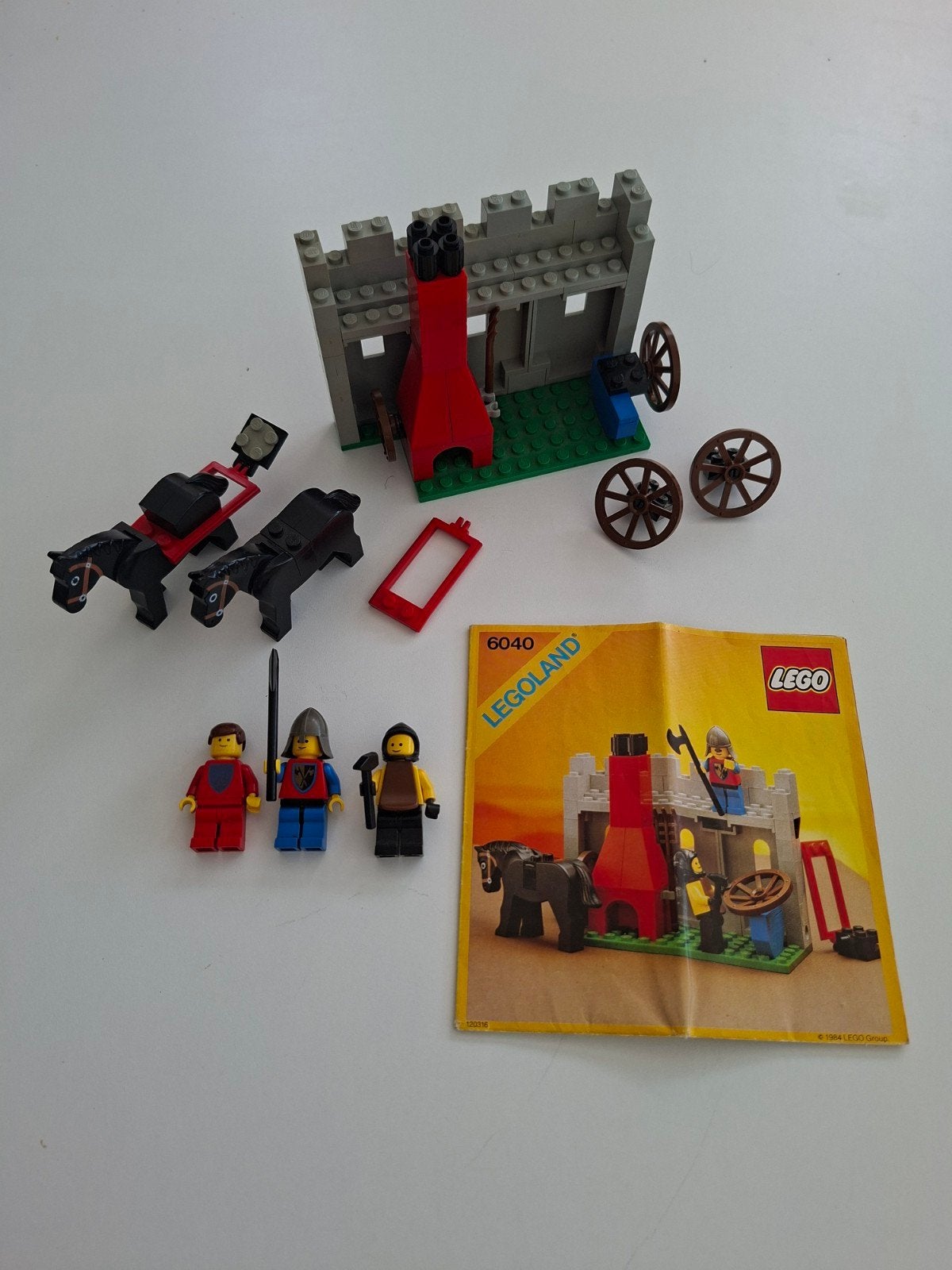 Lego 6040 blacksmith shop
100% compleet in goe, Enlèvement ou Envoi, Complet, Lego